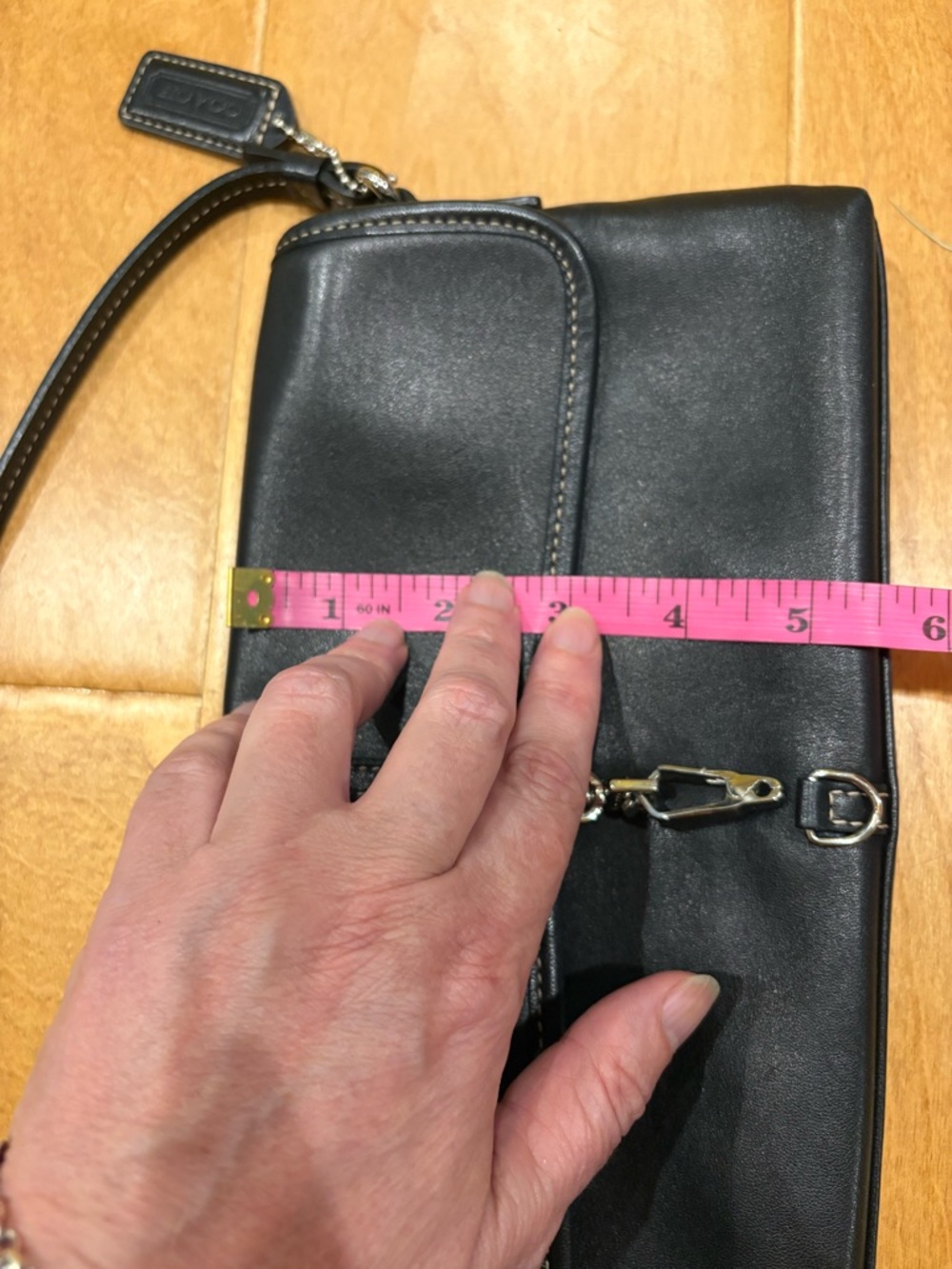 Coach Hamptons small black leather shoulder bag - Picture 8 of 10